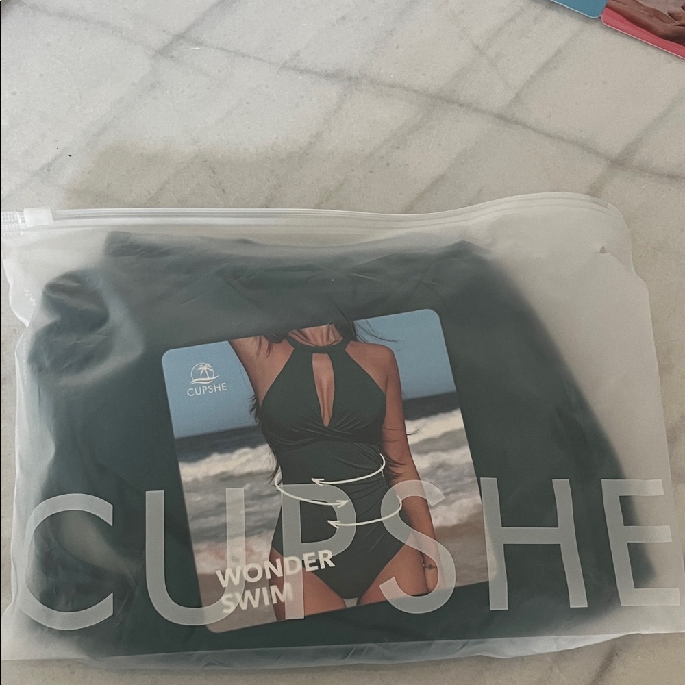 Cupshe Dark Green Keyhole One-Piece Swimsuit